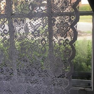 4 panels of lace curtains